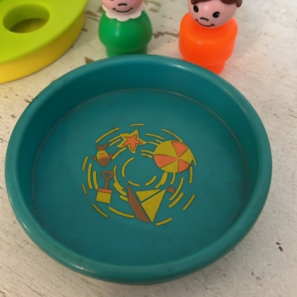 RARE HTF Fisher Price little people vintage round pool playground set